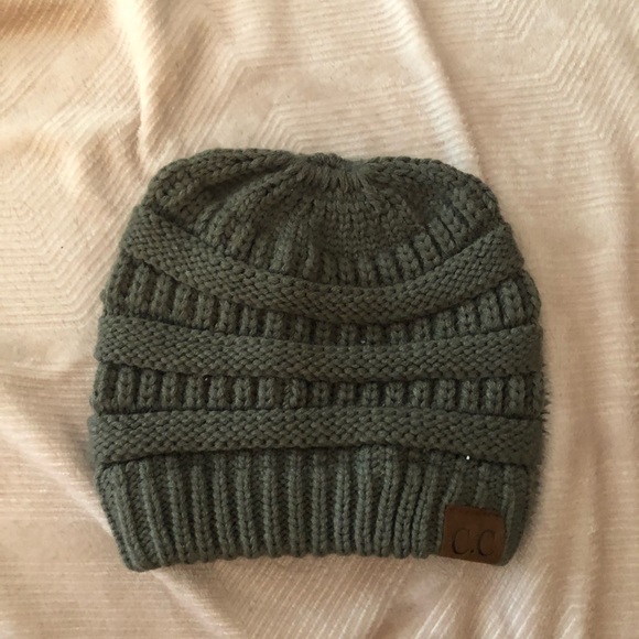 Messy bun/ponytail Beanie - Picture 3 of 3